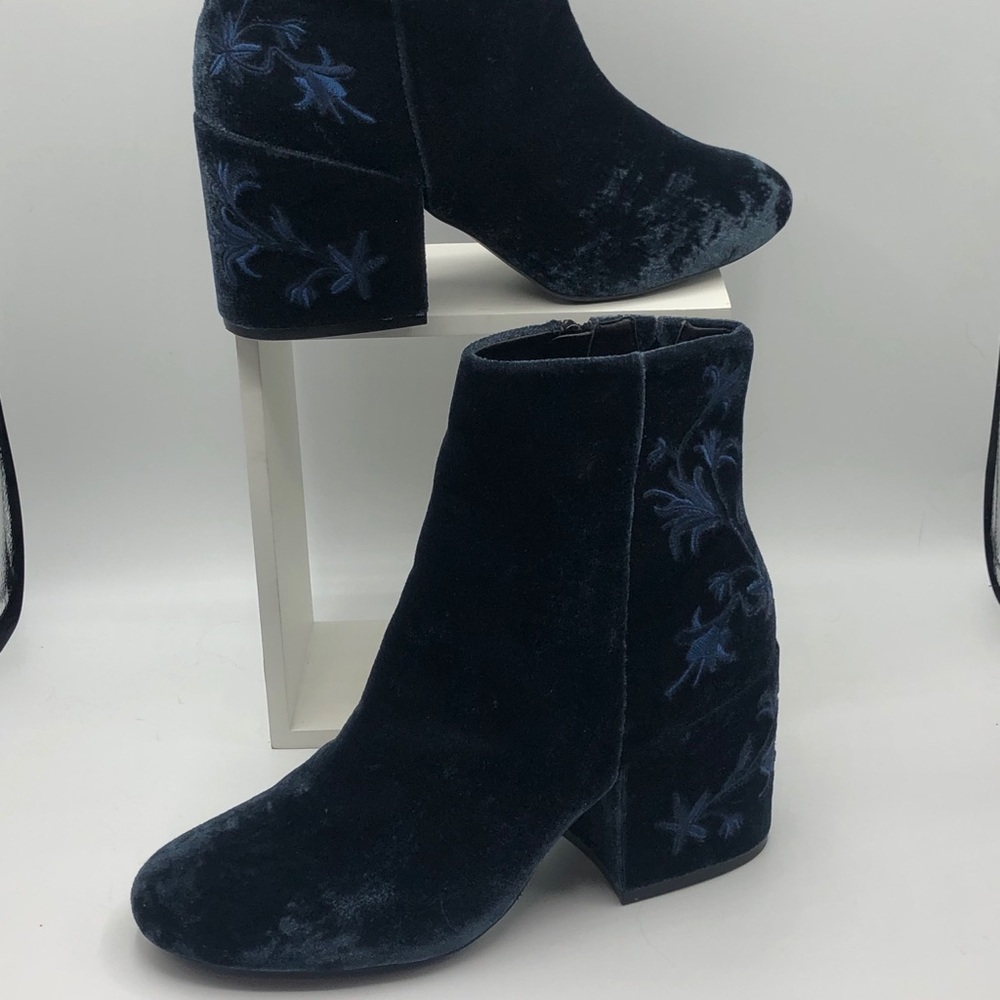 Kenneth Cole Renna blue velvet boots size 10